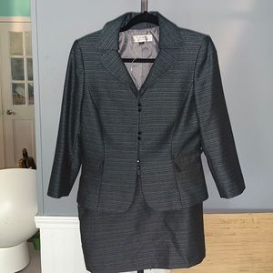 Tahari suit size 8